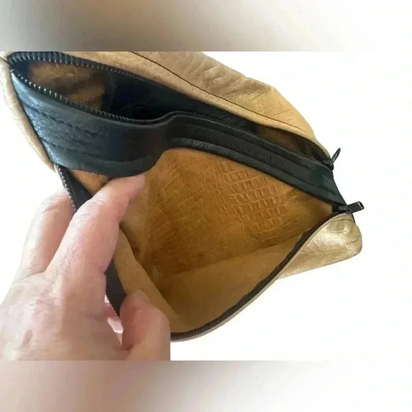 Tom Thomas Leathers Daz Asymmetrical Crossbody - Picture 7 of 15